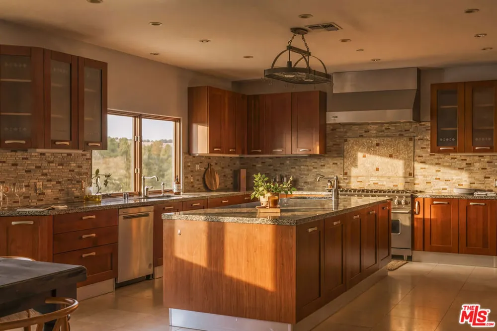 24410 Mulholland Highway Calabasas, CA 91302