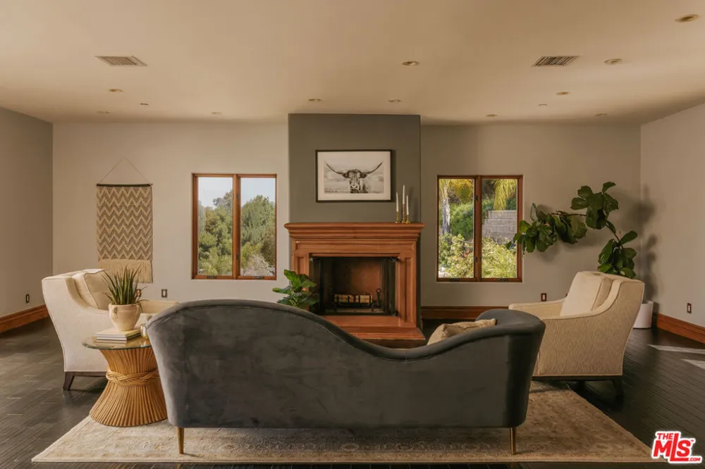 24410 Mulholland Highway Calabasas, CA 91302