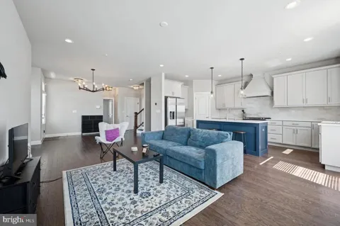 212 FOXHEDGE ROAD