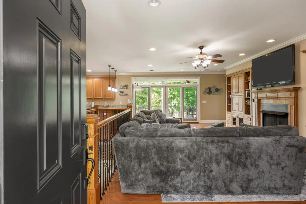 2177 Riverview Dr Dandridge, TN 37725