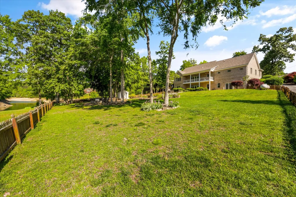 2177 Riverview Dr Dandridge, TN 37725