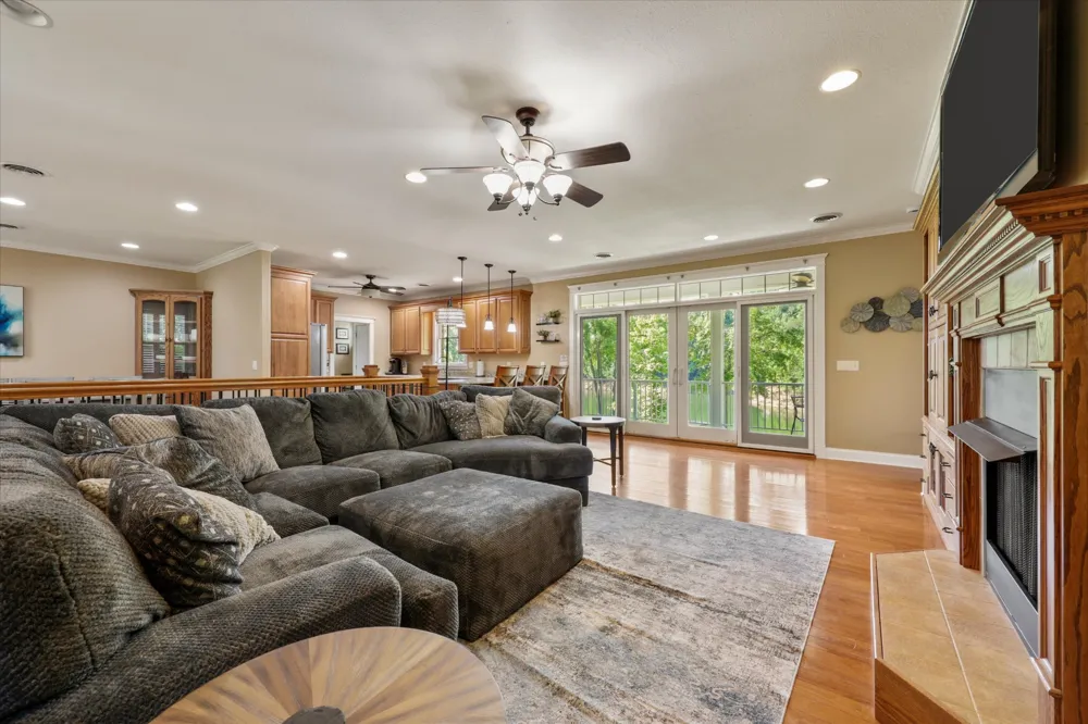 2177 Riverview Dr Dandridge, TN 37725