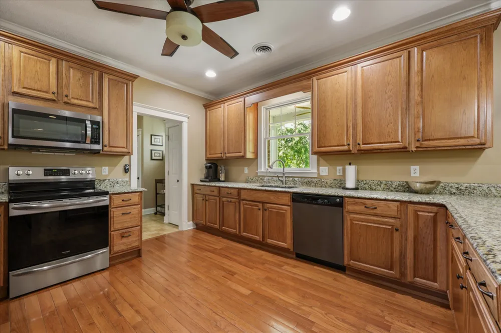 2177 Riverview Dr Dandridge, TN 37725