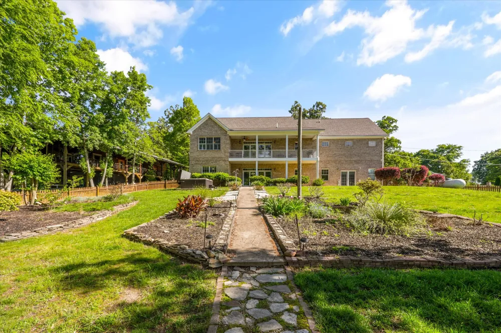 2177 Riverview Dr Dandridge, TN 37725