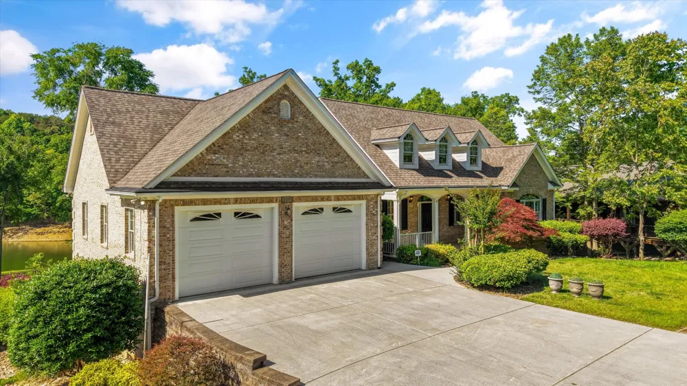 2177 Riverview Dr Dandridge, TN 37725