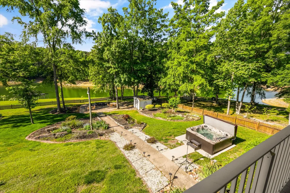 2177 Riverview Dr Dandridge, TN 37725