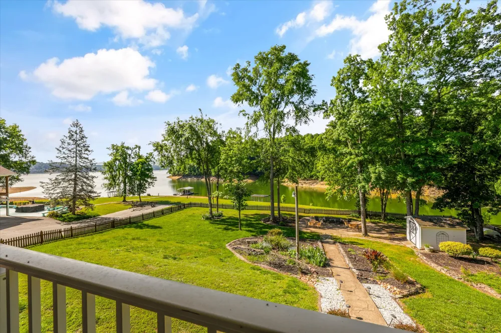 2177 Riverview Dr Dandridge, TN 37725