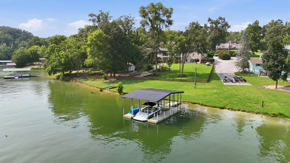 2177 Riverview Dr Dandridge, TN 37725