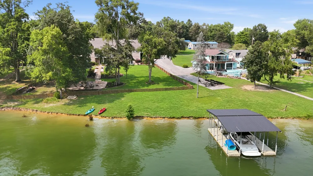 2177 Riverview Dr Dandridge, TN 37725