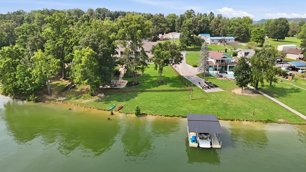 2177 Riverview Dr Dandridge, TN 37725
