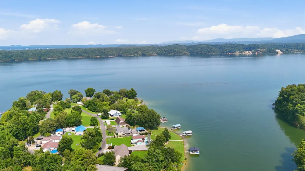 2177 Riverview Dr Dandridge, TN 37725