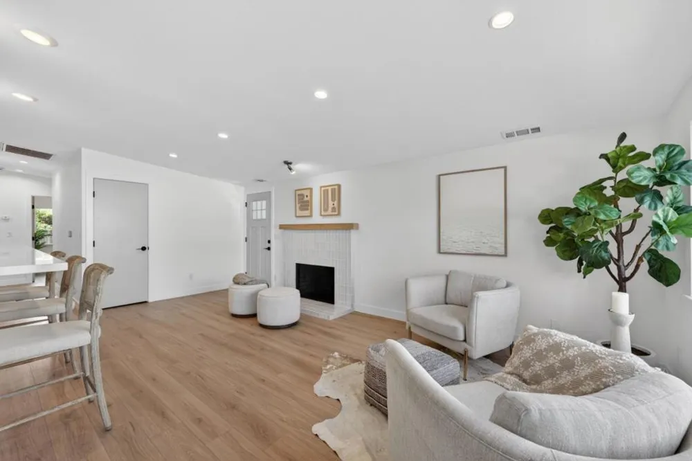 944 White Drive Santa Clara, CA 95051
