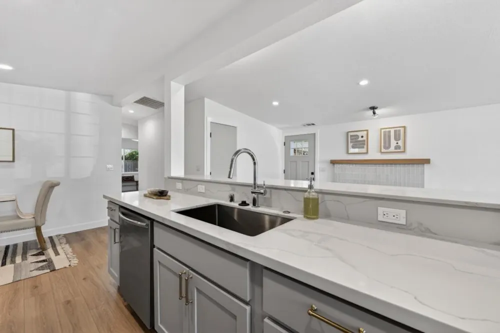 944 White Drive Santa Clara, CA 95051