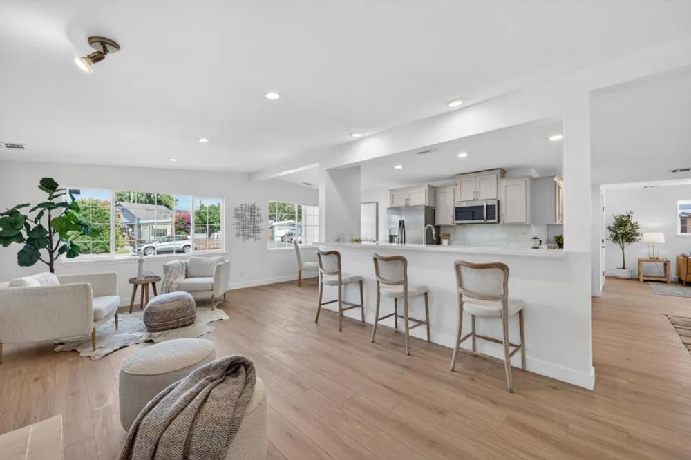 944 White Drive Santa Clara, CA 95051