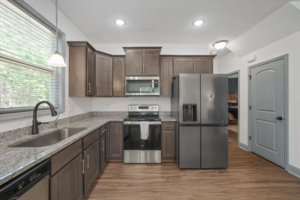 1925 Harbor Ln Dandridge, TN 37725