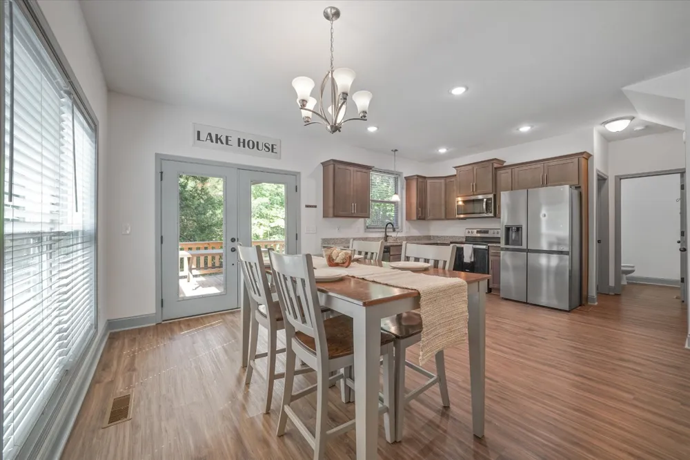 1925 Harbor Ln Dandridge, TN 37725