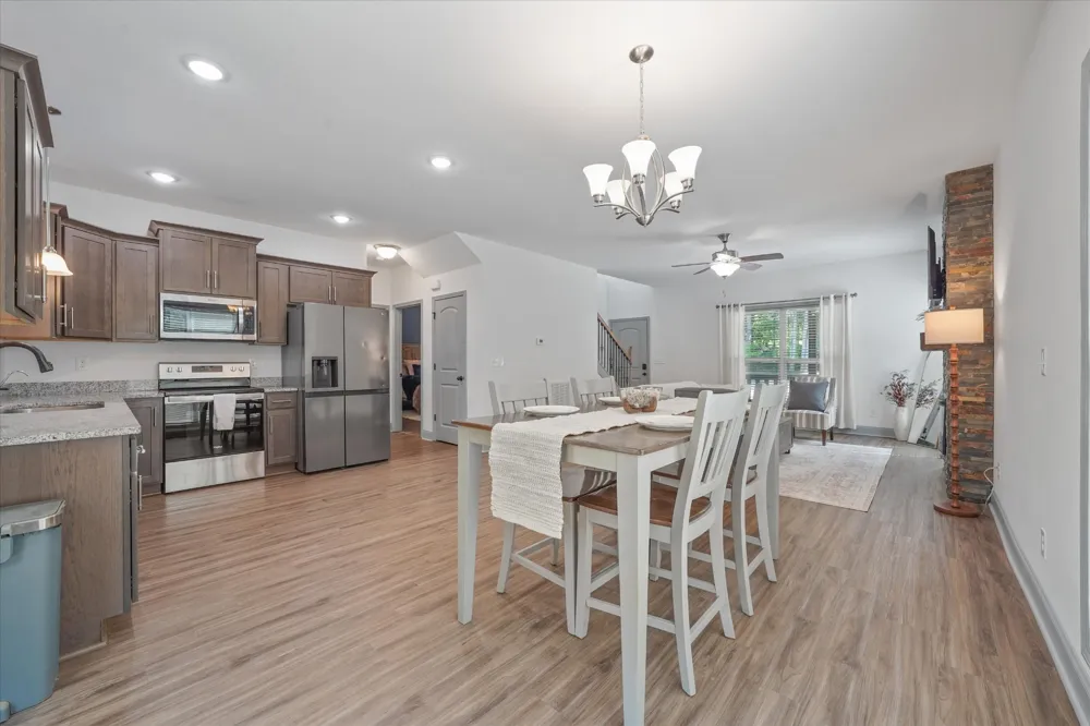 1925 Harbor Ln Dandridge, TN 37725