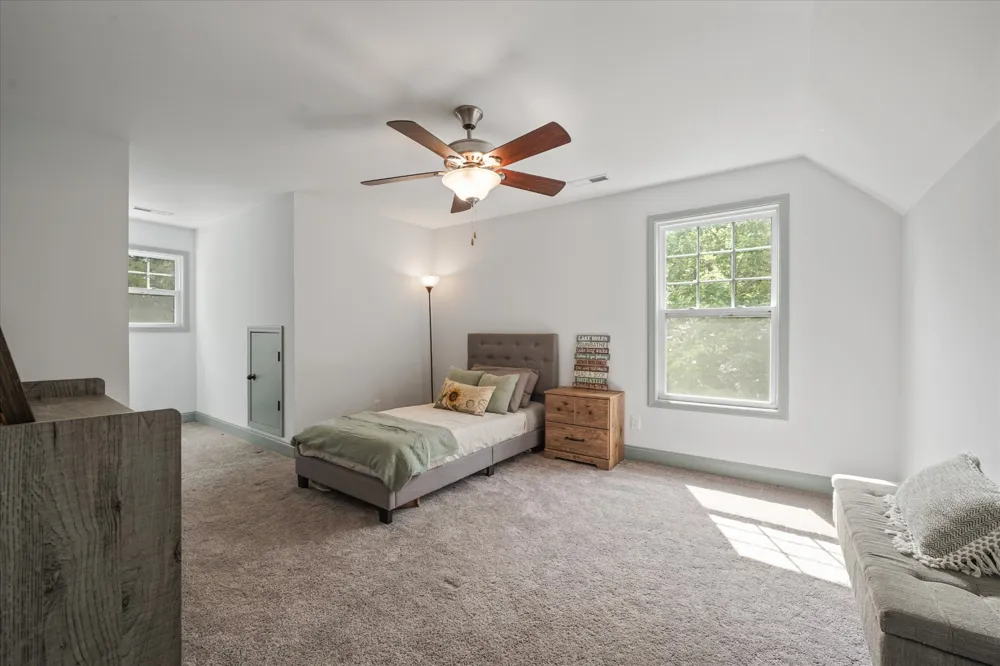 1925 Harbor Ln Dandridge, TN 37725