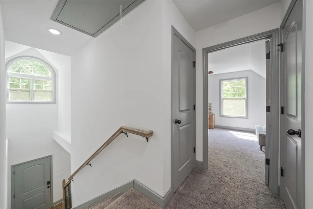 1925 Harbor Ln Dandridge, TN 37725