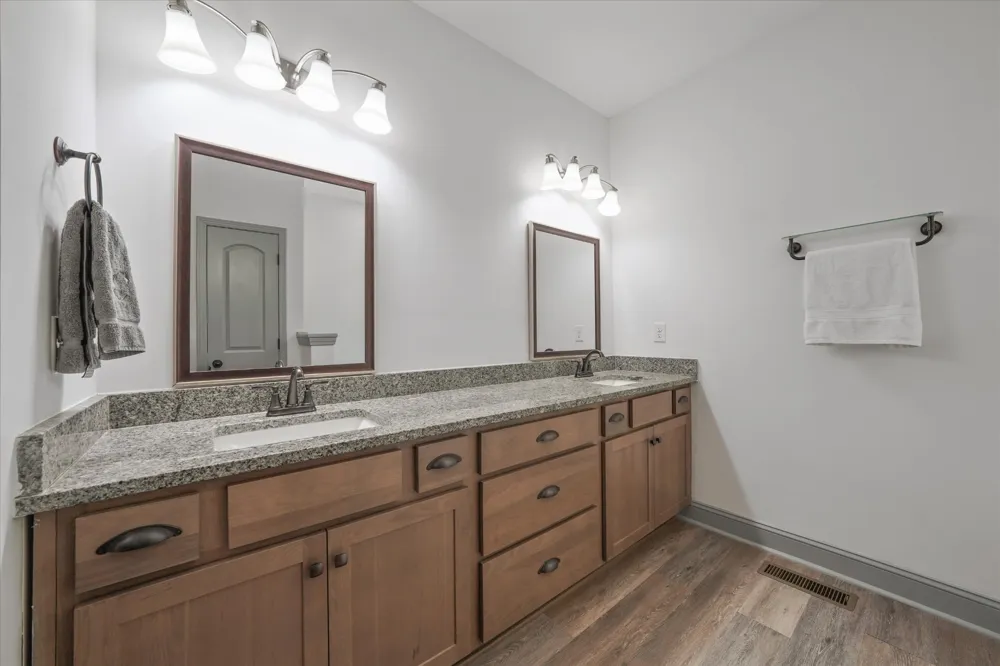 1925 Harbor Ln Dandridge, TN 37725
