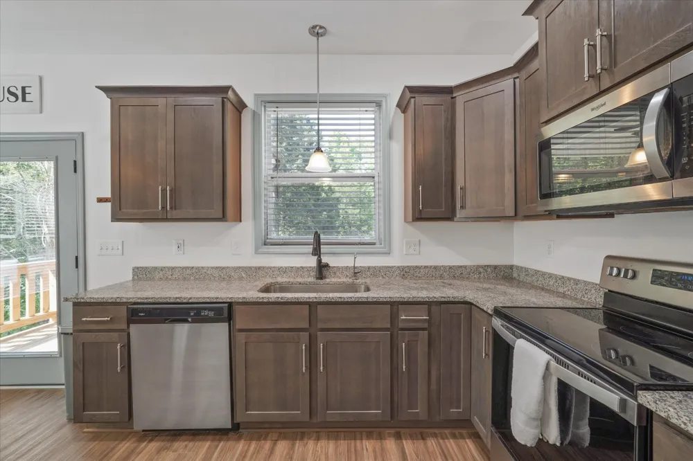 1925 Harbor Ln Dandridge, TN 37725