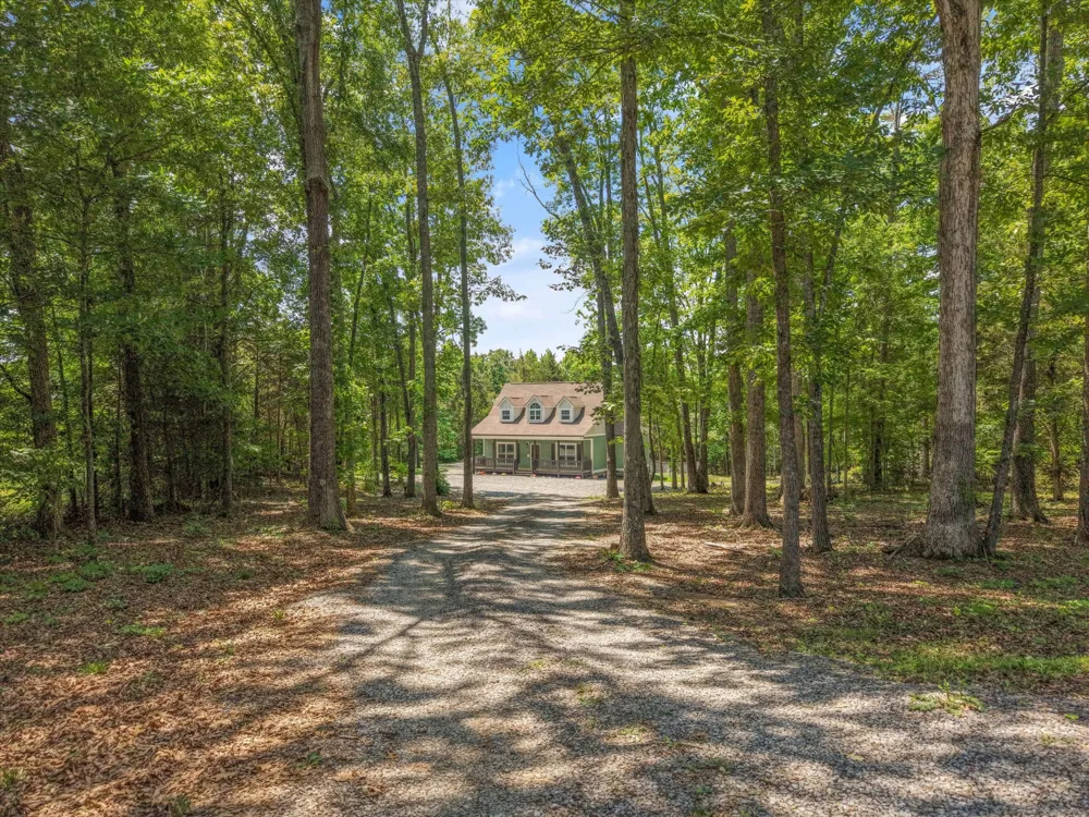1925 Harbor Ln Dandridge, TN 37725