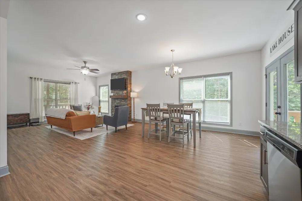 1925 Harbor Ln Dandridge, TN 37725