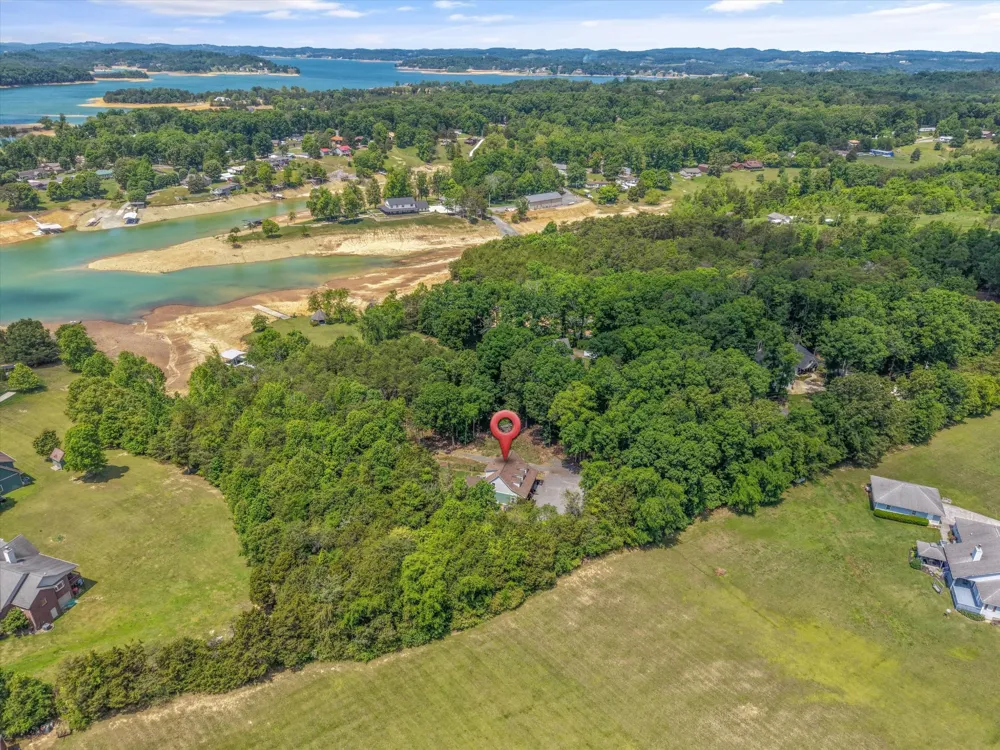1925 Harbor Ln Dandridge, TN 37725