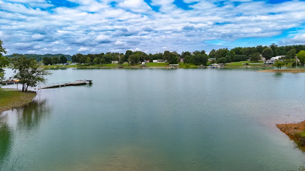 1925 Harbor Ln Dandridge, TN 37725