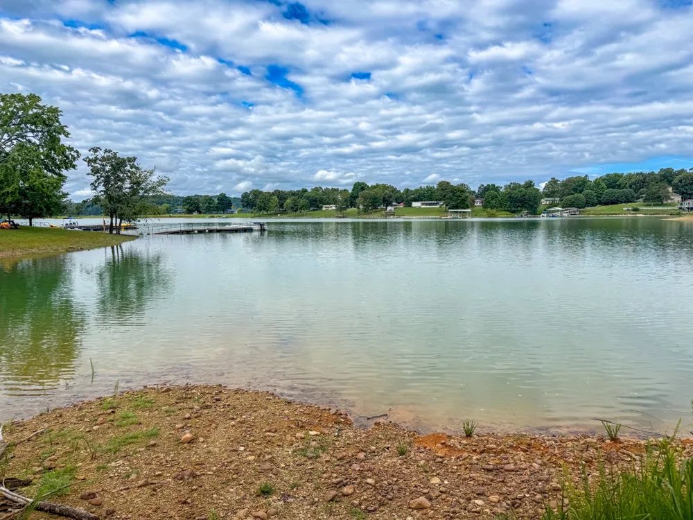 1925 Harbor Ln Dandridge, TN 37725