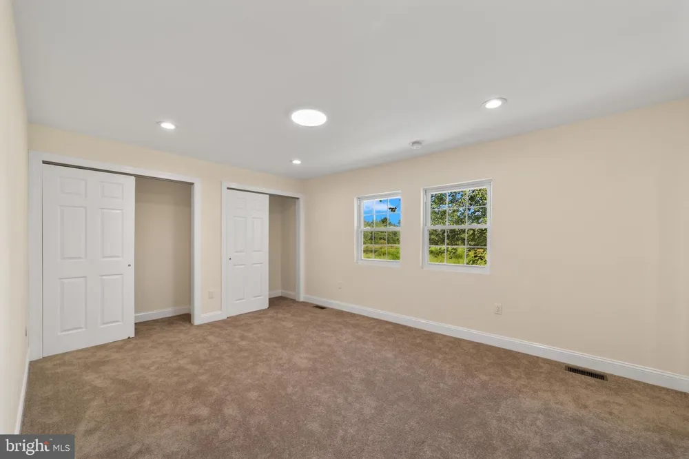 812 W MALAGA ROAD Williamstown, NJ 08094