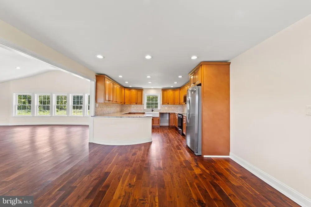 812 W MALAGA ROAD Williamstown, NJ 08094