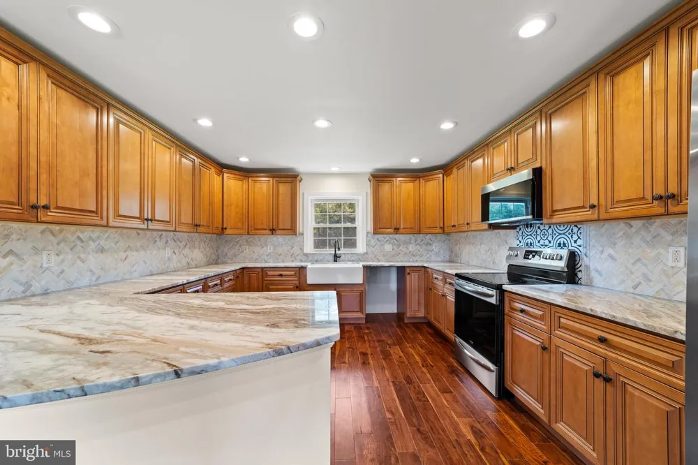 812 W MALAGA ROAD Williamstown, NJ 08094