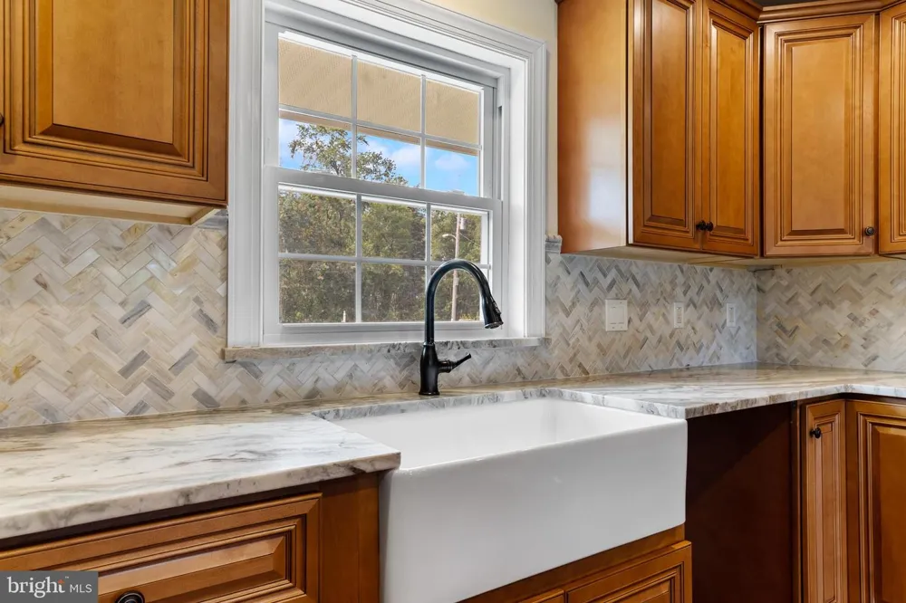 812 W MALAGA ROAD Williamstown, NJ 08094