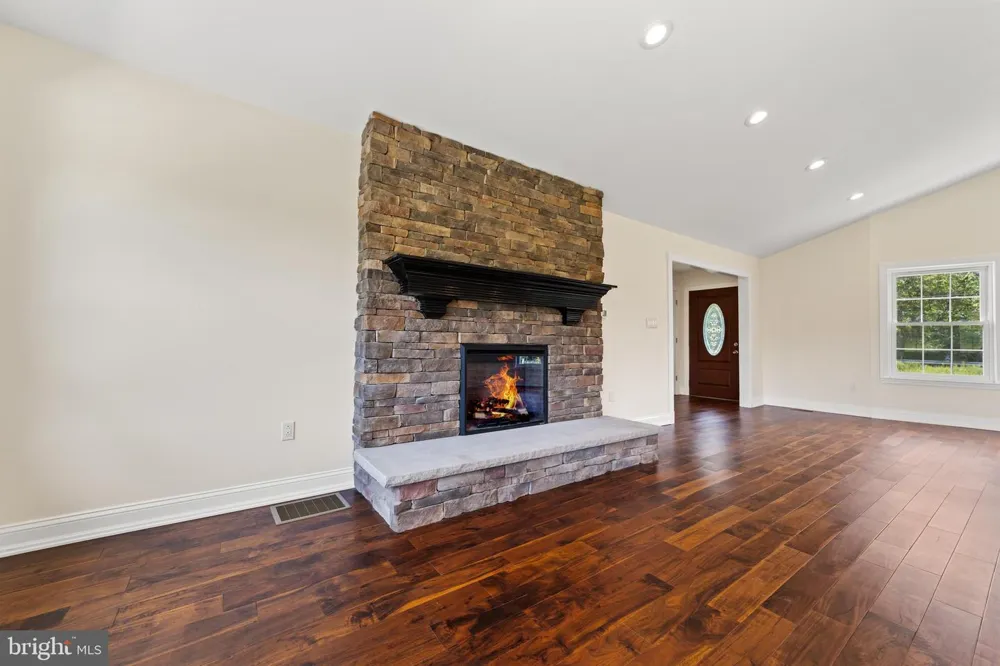 812 W MALAGA ROAD Williamstown, NJ 08094