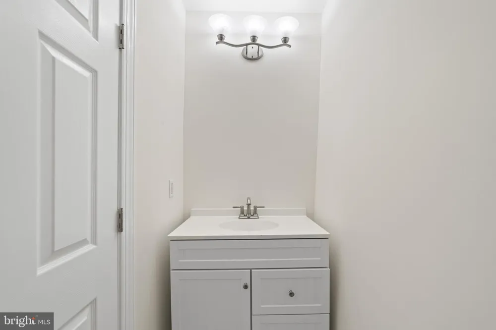 812 W MALAGA ROAD Williamstown, NJ 08094