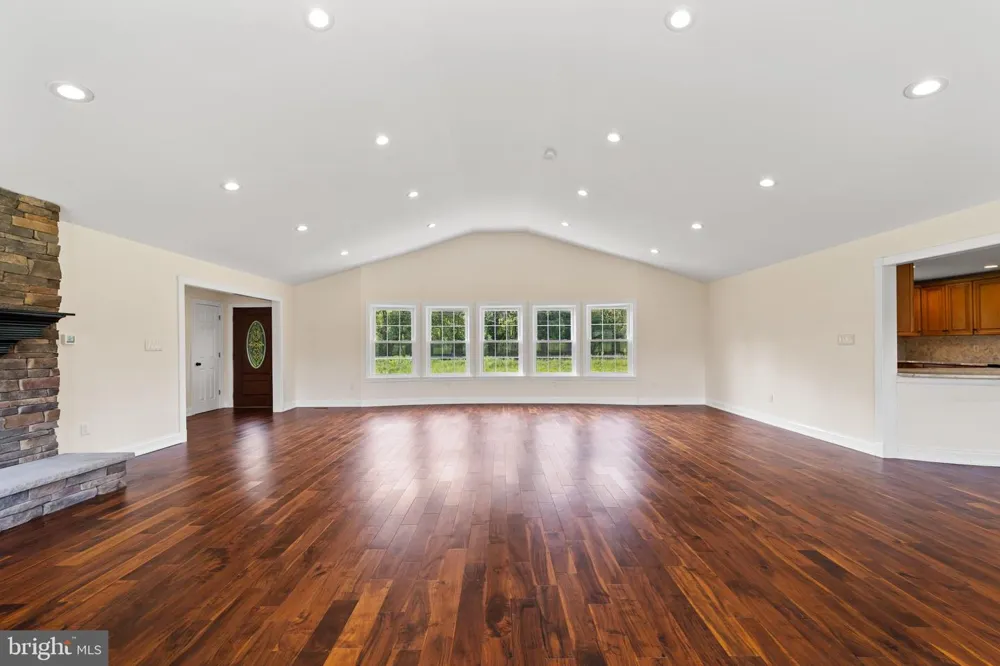 812 W MALAGA ROAD Williamstown, NJ 08094