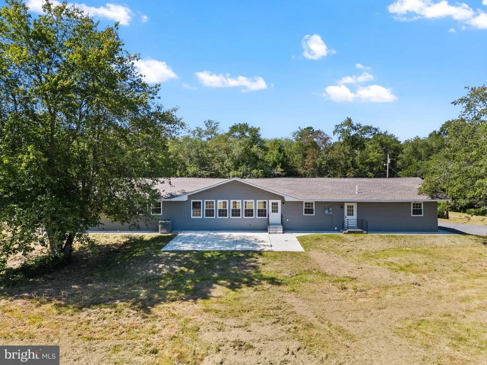 812 W MALAGA ROAD Williamstown, NJ 08094