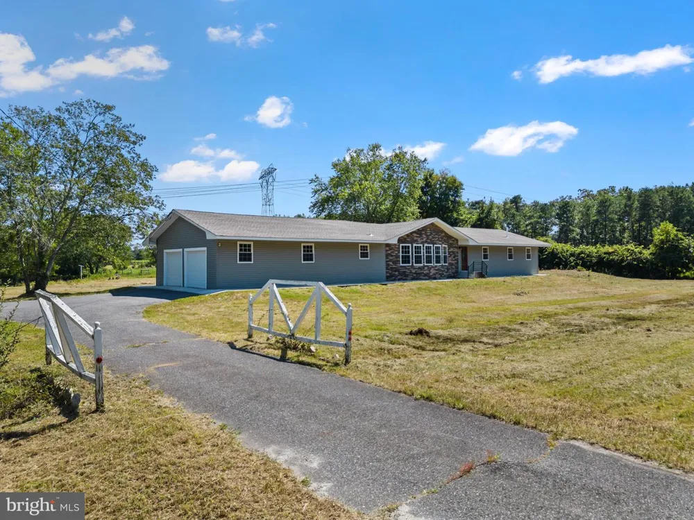 812 W MALAGA ROAD Williamstown, NJ 08094