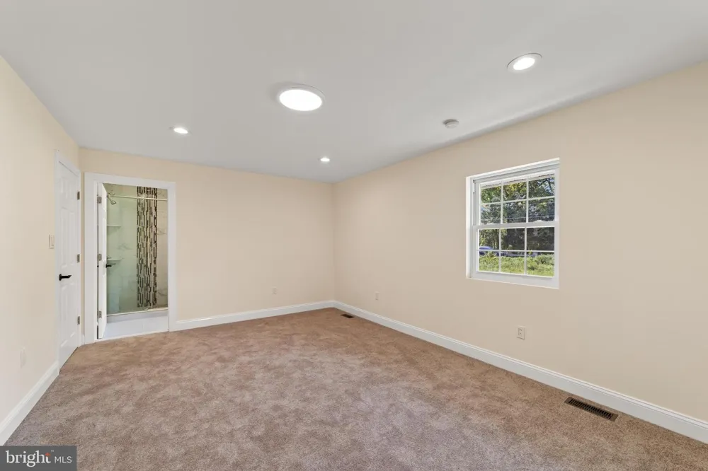 812 W MALAGA ROAD Williamstown, NJ 08094