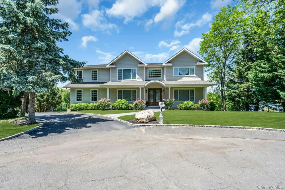 12 Barbara Lane Glen Cove, NY 11542