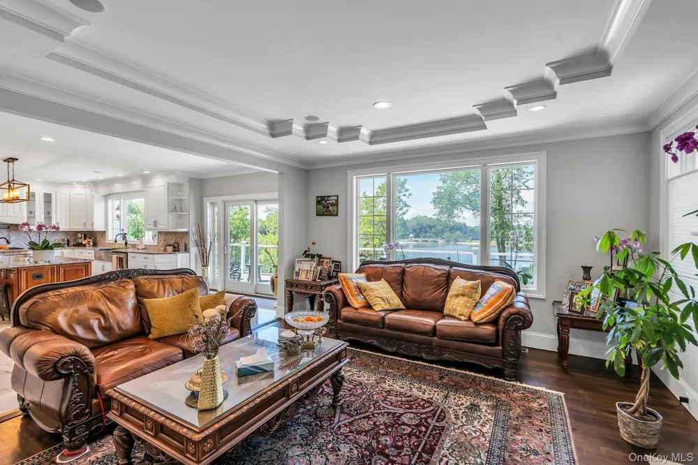 12 Barbara Lane Glen Cove, NY 11542