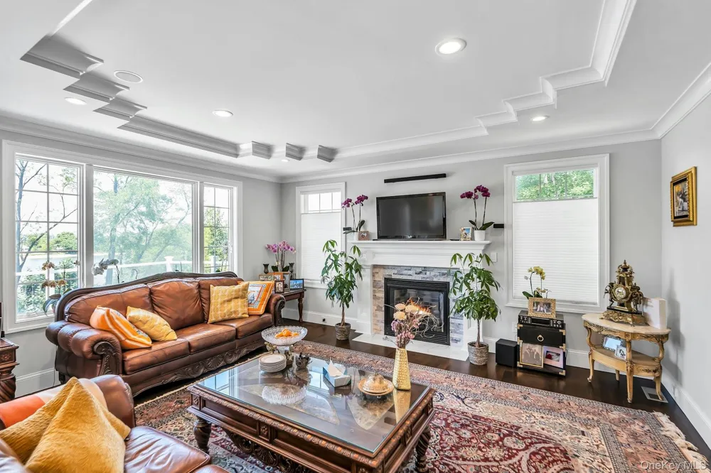 12 Barbara Lane Glen Cove, NY 11542