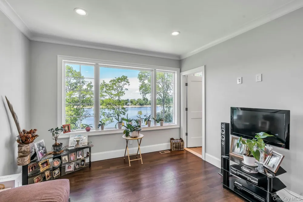 12 Barbara Lane Glen Cove, NY 11542