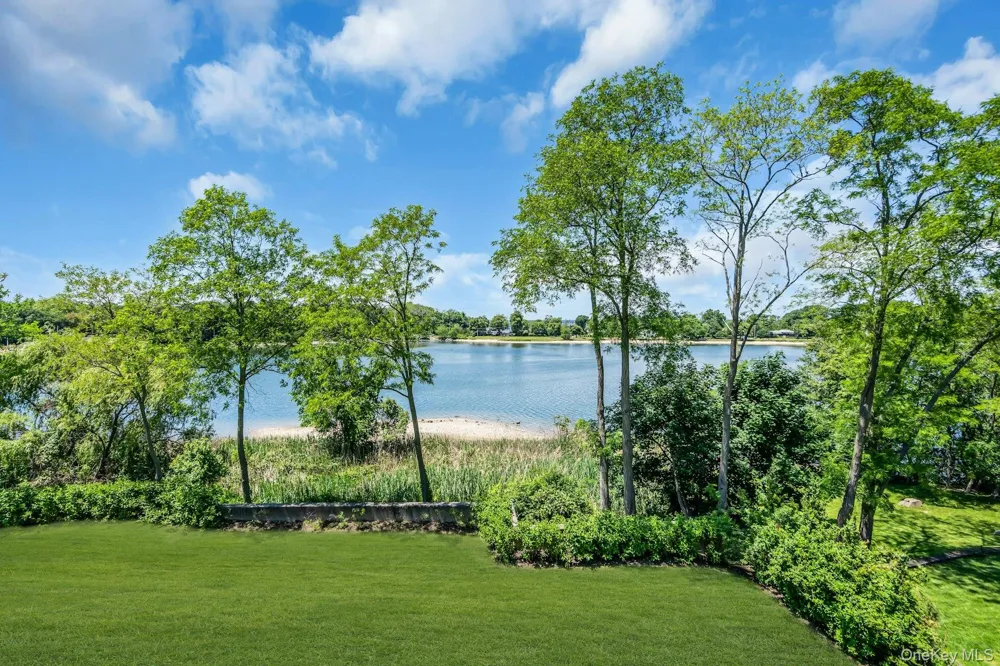 12 Barbara Lane Glen Cove, NY 11542
