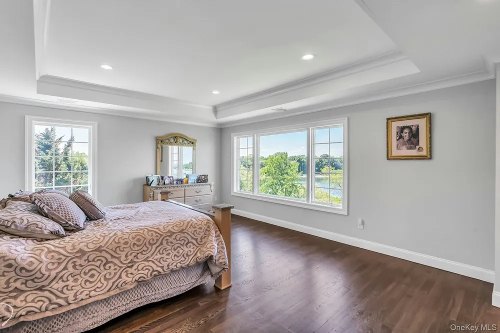 12 Barbara Lane Glen Cove, NY 11542