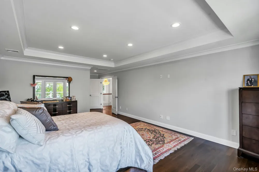 12 Barbara Lane Glen Cove, NY 11542