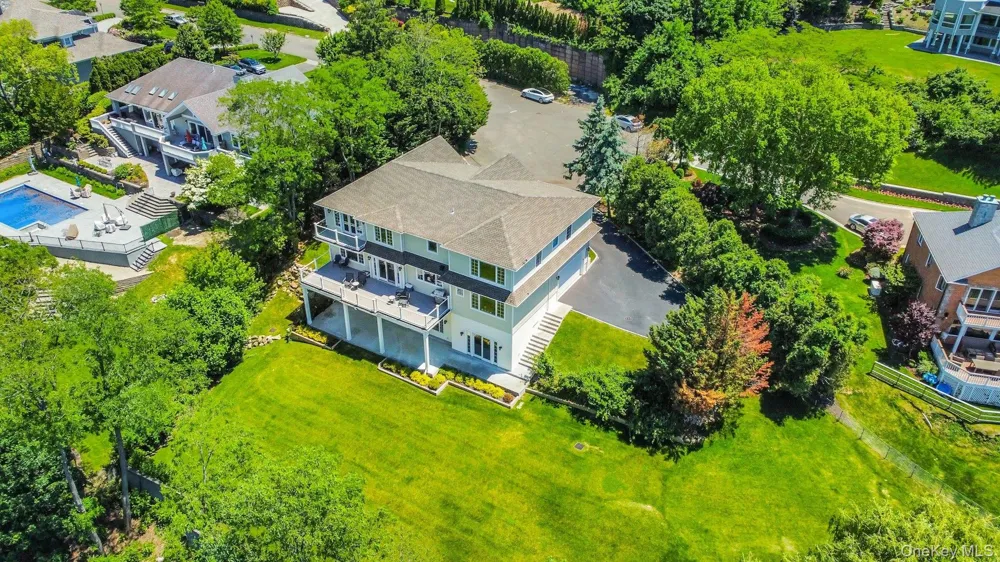 12 Barbara Lane Glen Cove, NY 11542