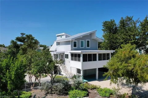 2499 Harbour Lane