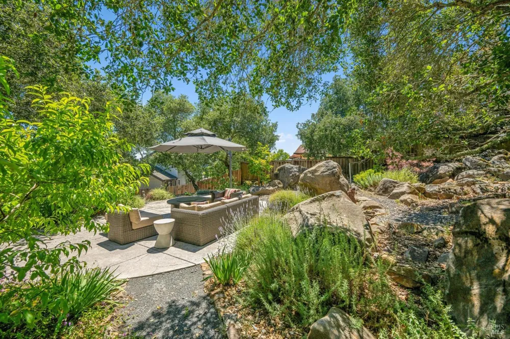 3335 Scrub Oak Avenue Santa Rosa, CA 95404